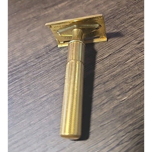 Vintage GILLETTE Gold-Tone Safety Razor w/Original Box And 2 Blades - Picture 5 of 6